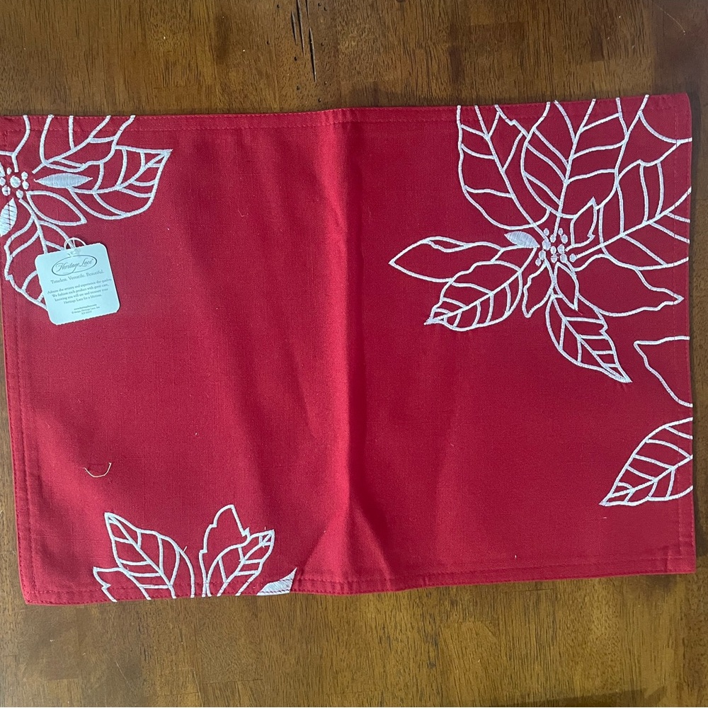 Holiday Table Decor Heritage Lace brand Poinsettia Design 7 pieces